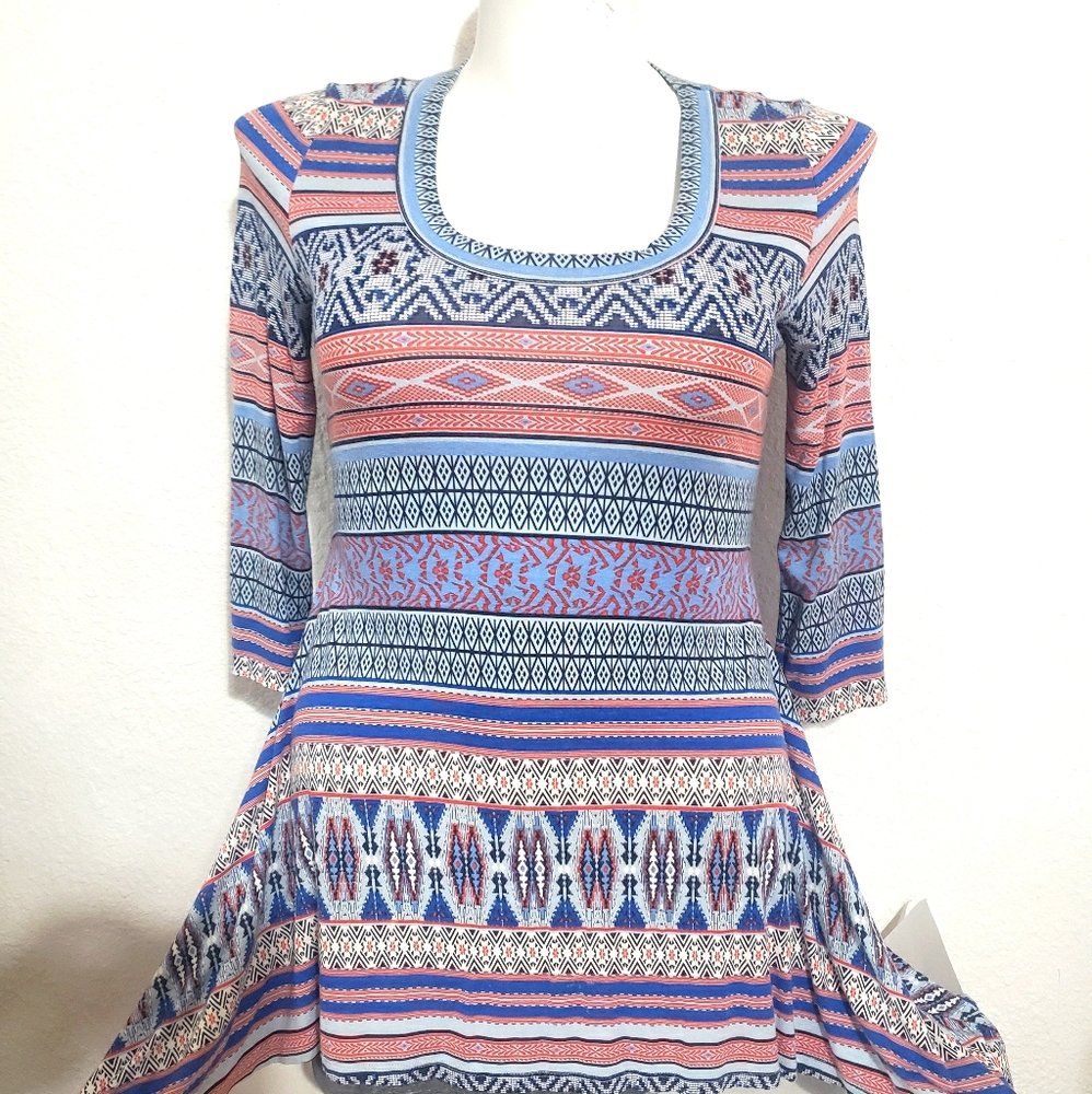 Shark Bite Tunic Top M Karen Kane